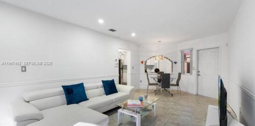 Condominio en Miami, Florida, 1 dormitorio  № 2003693