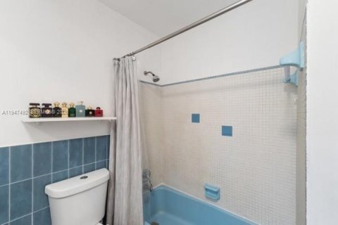 Condominio en venta en Miami, Florida, 1 dormitorio, 61.32 m2 № 2003693 - foto 8