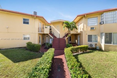 Condominio en venta en Miami, Florida, 1 dormitorio, 61.32 m2 № 2003693 - foto 17