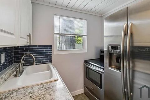 Снять в аренду квартиру в Сарасота, Флорида 1 комната, 130.06м2, № 1792778 - фото 2