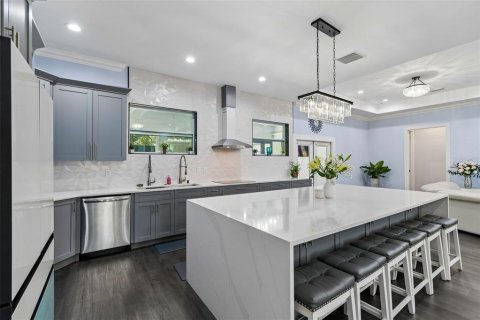 Купить виллу или дом в Тампа, Флорида 11 комнат, 380.25м2, № 2201354 - фото 12