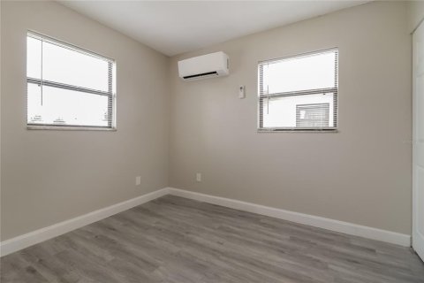 Casa en alquiler en Orlando, Florida, 4 dormitorios, 143.91 m2 № 1913911 - foto 10