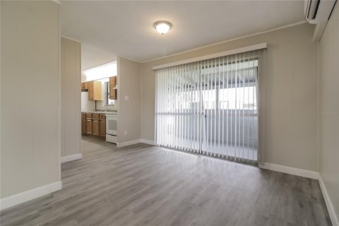 Casa en alquiler en Orlando, Florida, 4 dormitorios, 143.91 m2 № 1913911 - foto 4