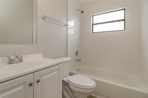 Casa en alquiler en Orlando, Florida, 4 dormitorios, 143.91 m2 № 1913911 - foto 14