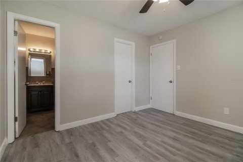 Casa en alquiler en Orlando, Florida, 4 dormitorios, 143.91 m2 № 1913911 - foto 8