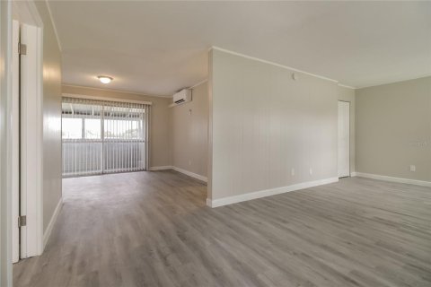 Casa en alquiler en Orlando, Florida, 4 dormitorios, 143.91 m2 № 1913911 - foto 2