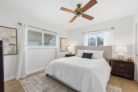 House in Miramar, Florida 3 bedrooms, 179.3 sq.m. № 2043254 - photo 12