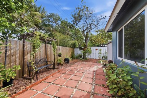 House in Miramar, Florida 3 bedrooms, 179.3 sq.m. № 2043254 - photo 20