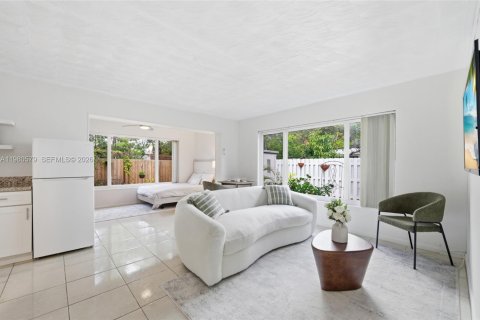 House in Miramar, Florida 3 bedrooms, 179.3 sq.m. № 2043254 - photo 14