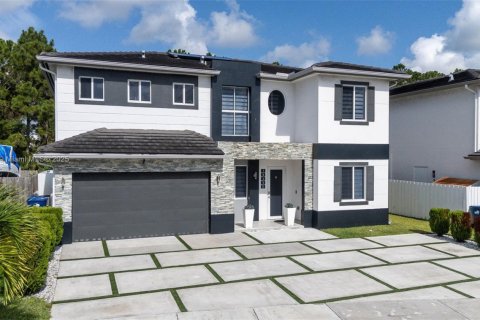 House in Miami, Florida 5 bedrooms, 255.11 sq.m. № 1809100 - photo 22