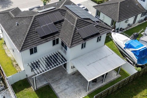 House in Miami, Florida 5 bedrooms, 255.11 sq.m. № 1809100 - photo 21