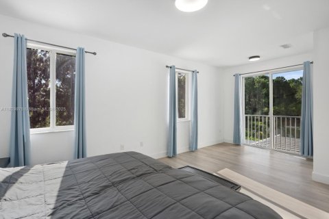 House in Miami, Florida 5 bedrooms, 255.11 sq.m. № 1809100 - photo 10
