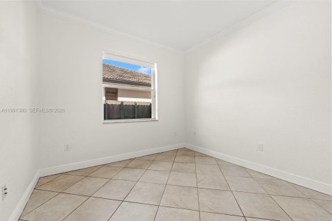 Casa en alquiler en Miami, Florida, 4 dormitorios, 242.85 m2 № 2052224 - foto 13