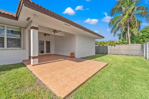 Casa en alquiler en Miami, Florida, 4 dormitorios, 242.85 m2 № 2052224 - foto 15