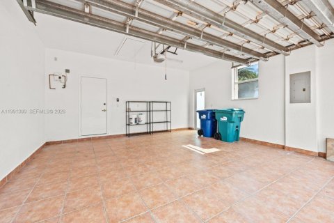 Casa en alquiler en Miami, Florida, 4 dormitorios, 242.85 m2 № 2052224 - foto 8