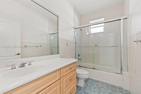 Casa en alquiler en Miami, Florida, 4 dormitorios, 242.85 m2 № 2052224 - foto 11