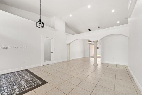 Casa en alquiler en Miami, Florida, 4 dormitorios, 242.85 m2 № 2052224 - foto 2