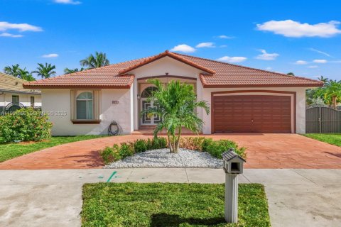 Casa en Miami, Florida 4 dormitorios, 242.85 m2 № 2052224