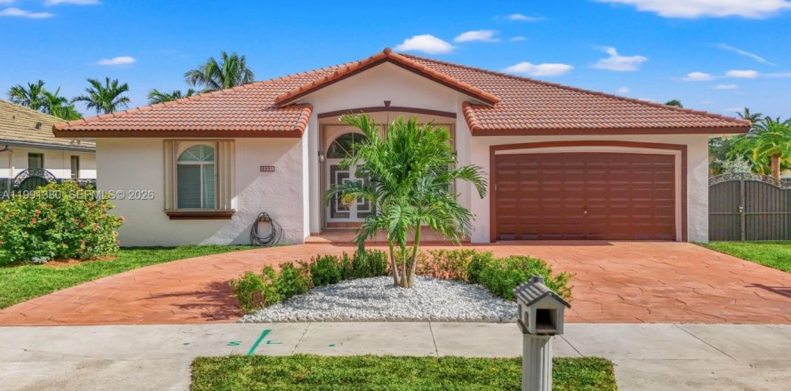 Casa en Miami, Florida 4 dormitorios, 242.85 m2 № 2052224