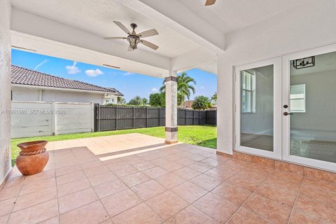 Casa en alquiler en Miami, Florida, 4 dormitorios, 242.85 m2 № 2052224 - foto 14