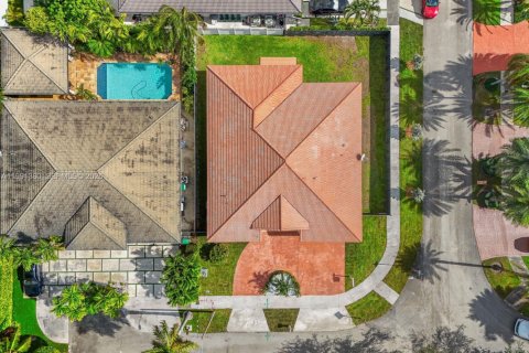 Casa en alquiler en Miami, Florida, 4 dormitorios, 242.85 m2 № 2052224 - foto 18