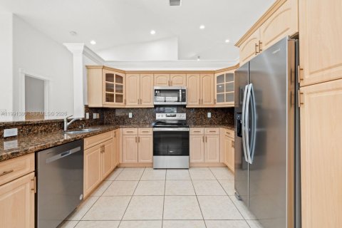 Casa en alquiler en Miami, Florida, 4 dormitorios, 242.85 m2 № 2052224 - foto 6