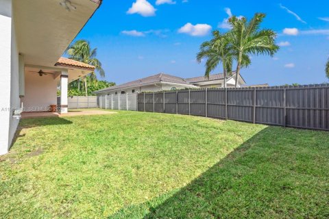 Casa en alquiler en Miami, Florida, 4 dormitorios, 242.85 m2 № 2052224 - foto 16