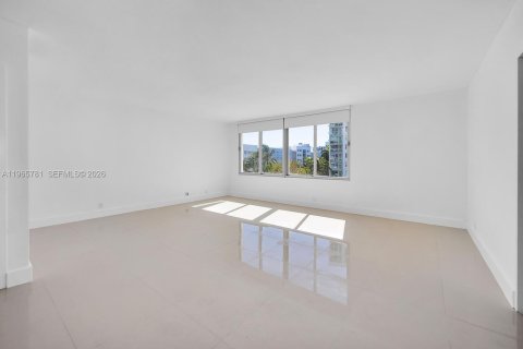 Copropriété à louer à Miami Beach, Floride: 61.59 m2 № 2079777 - photo 4