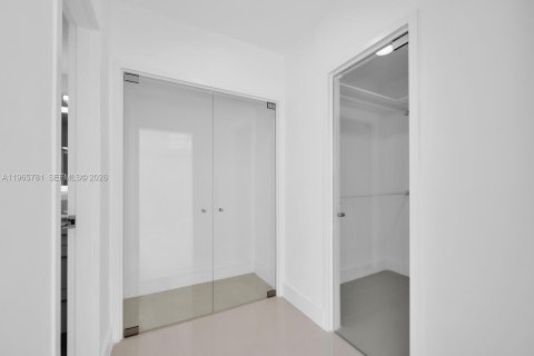 Copropriété à louer à Miami Beach, Floride: 61.59 m2 № 2079777 - photo 8