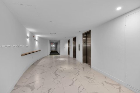 Copropriété à louer à Miami Beach, Floride: 61.59 m2 № 2079777 - photo 10