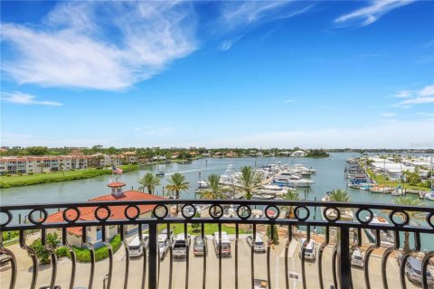 Condo in Venice, Florida, 3 bedrooms № 2157368 - photo 3