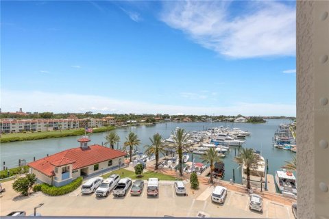 Condo in Venice, Florida, 3 bedrooms № 2157368 - photo 4
