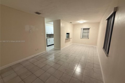 Villa ou maison à vendre à Miami, Floride: 3 chambres, 128.58 m2 № 2019269 - photo 11