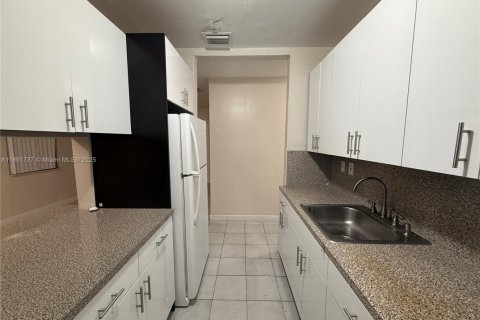 Villa ou maison à vendre à Miami, Floride: 3 chambres, 128.58 m2 № 2019269 - photo 13