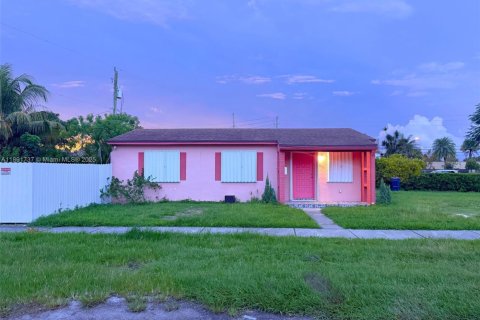 Villa ou maison à vendre à Miami, Floride: 3 chambres, 128.58 m2 № 2019269 - photo 2