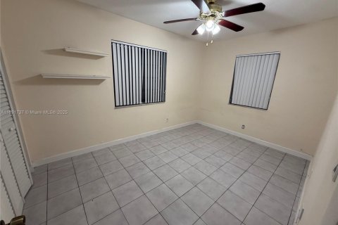 Villa ou maison à vendre à Miami, Floride: 3 chambres, 128.58 m2 № 2019269 - photo 16