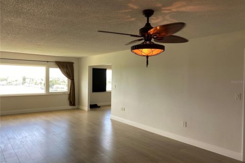 Copropriété à vendre à Belleair Bluffs, Floride: 2 chambres, 146.79 m2 № 2330255 - photo 4