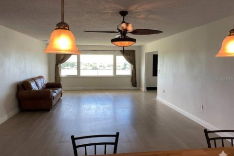 Copropriété à vendre à Belleair Bluffs, Floride: 2 chambres, 146.79 m2 № 2330255 - photo 3