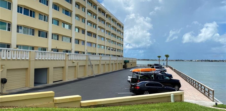 Condo à Belleair Bluffs, Floride, 2 chambres  № 2330255