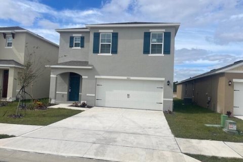 House in Winter Haven, Florida 5 bedrooms, 234.3 sq.m. № 1040657 - photo 1