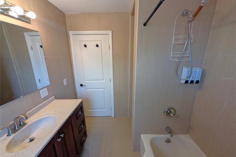 Casa en alquiler en Tampa, Florida, 3 dormitorios, 181.16 m2 № 2150104 - foto 16