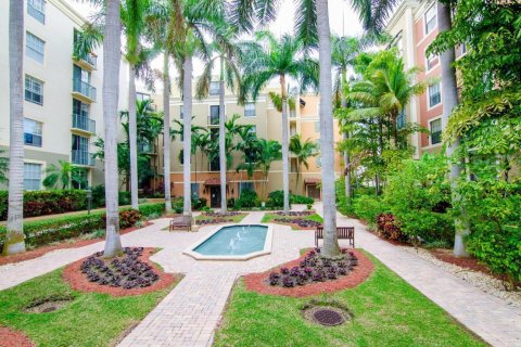 Condominio en alquiler en West Palm Beach, Florida, 2 dormitorios, 104.05 m2 № 1121133 - foto 1