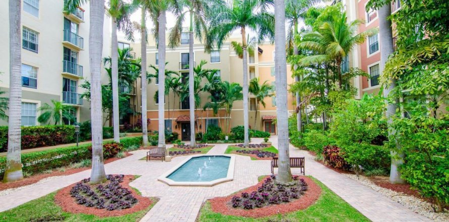 Condominio en West Palm Beach, Florida, 2 dormitorios № 1121133