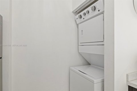 Condo in Sunny Isles Beach, Florida, 2 bedrooms  № 1997838 - photo 12