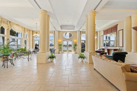 Condo in Sunny Isles Beach, Florida, 2 bedrooms  № 1997838 - photo 24