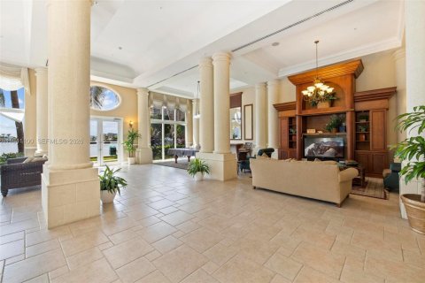 Condo in Sunny Isles Beach, Florida, 2 bedrooms  № 1997838 - photo 25