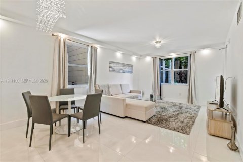 Condo in Sunny Isles Beach, Florida, 2 bedrooms  № 1997838 - photo 2