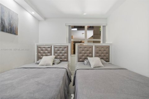 Condo in Sunny Isles Beach, Florida, 2 bedrooms  № 1997838 - photo 19