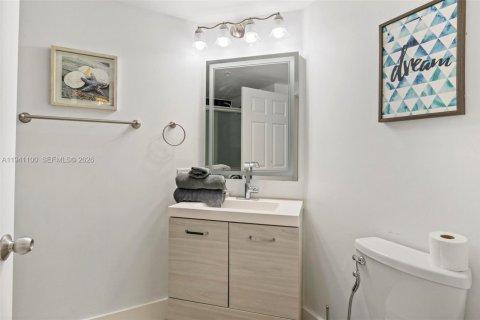 Condo in Sunny Isles Beach, Florida, 2 bedrooms  № 1997838 - photo 15