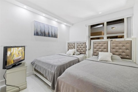 Condo in Sunny Isles Beach, Florida, 2 bedrooms  № 1997838 - photo 18